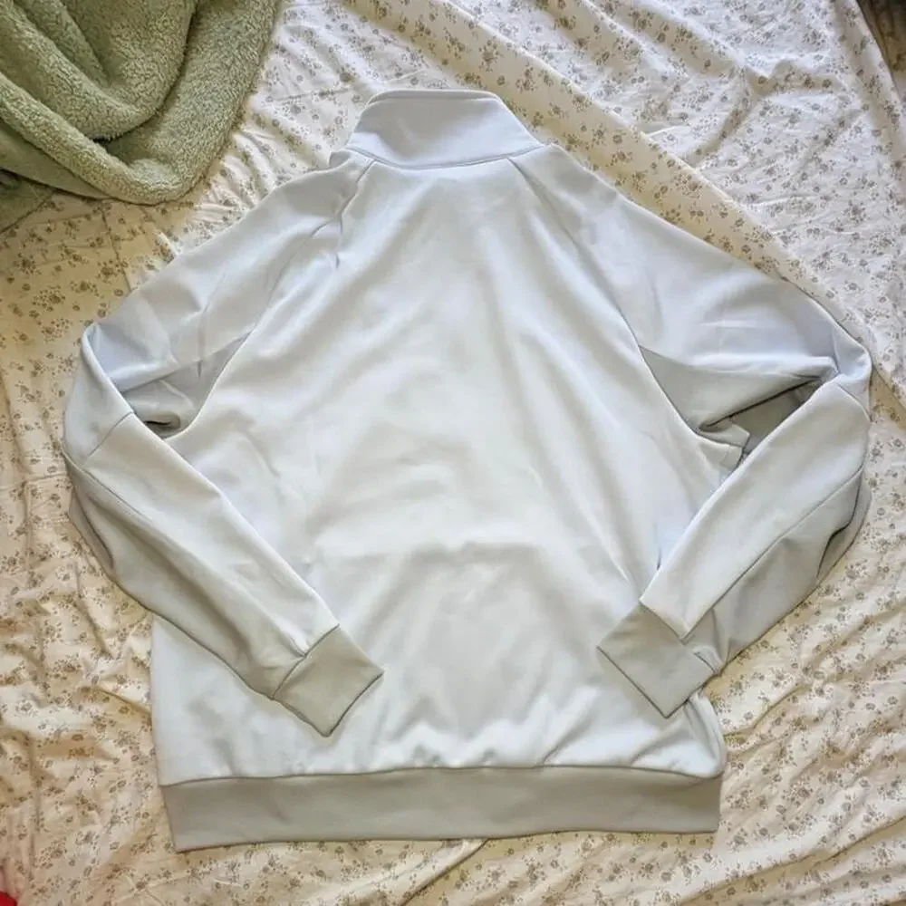 Athleisure cleanfit minimalist sporty capsulewardrobe